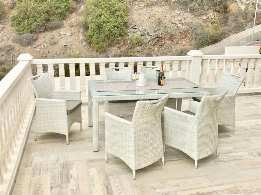 Villa Vista Bella Costa Adeje In Ruhiger Villengegend Mit Meerblick Bagian luar foto