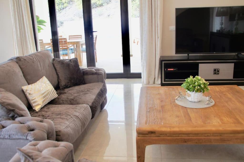 Villa Vista Bella Costa Adeje In Ruhiger Villengegend Mit Meerblick Bagian luar foto