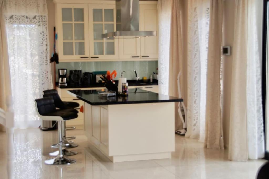 Villa Vista Bella Costa Adeje In Ruhiger Villengegend Mit Meerblick Bagian luar foto