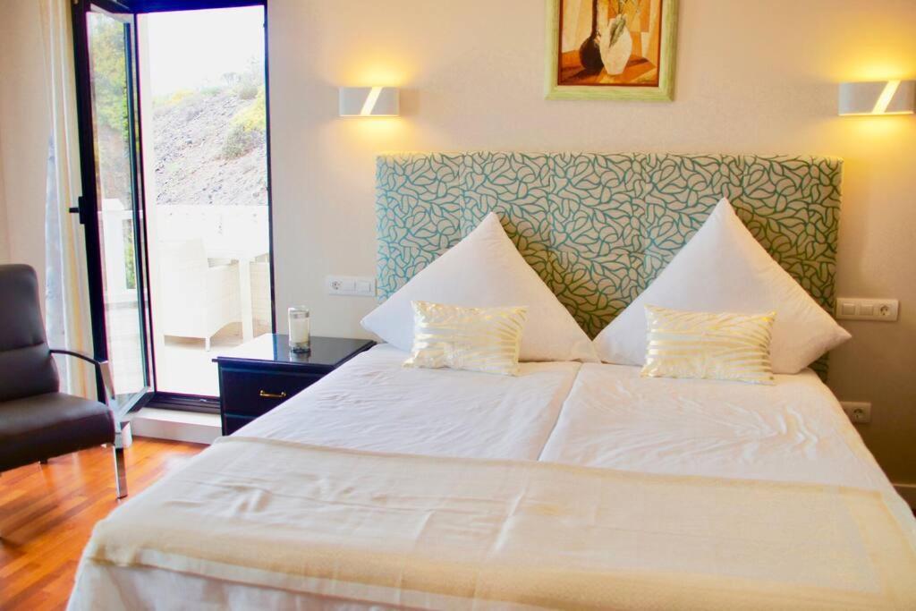 Villa Vista Bella Costa Adeje In Ruhiger Villengegend Mit Meerblick Bagian luar foto