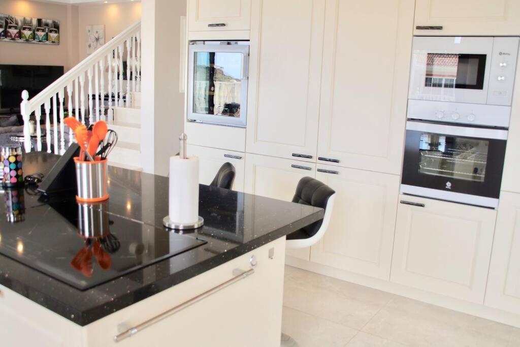 Villa Vista Bella Costa Adeje In Ruhiger Villengegend Mit Meerblick Bagian luar foto